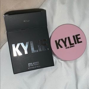 KYLIE COSMETICS yellow translucent powder